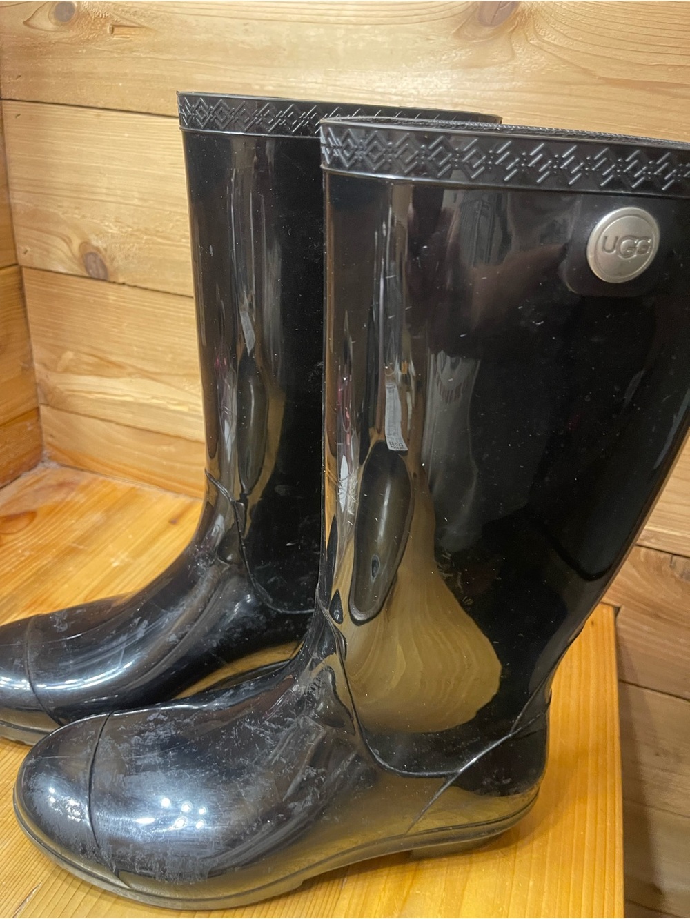 Woman’s UGG BLK RUBBER boots